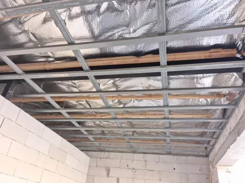 Hálóerősített hőtükrös párazáró fólia 50 m² – Energiatakarékos védelem